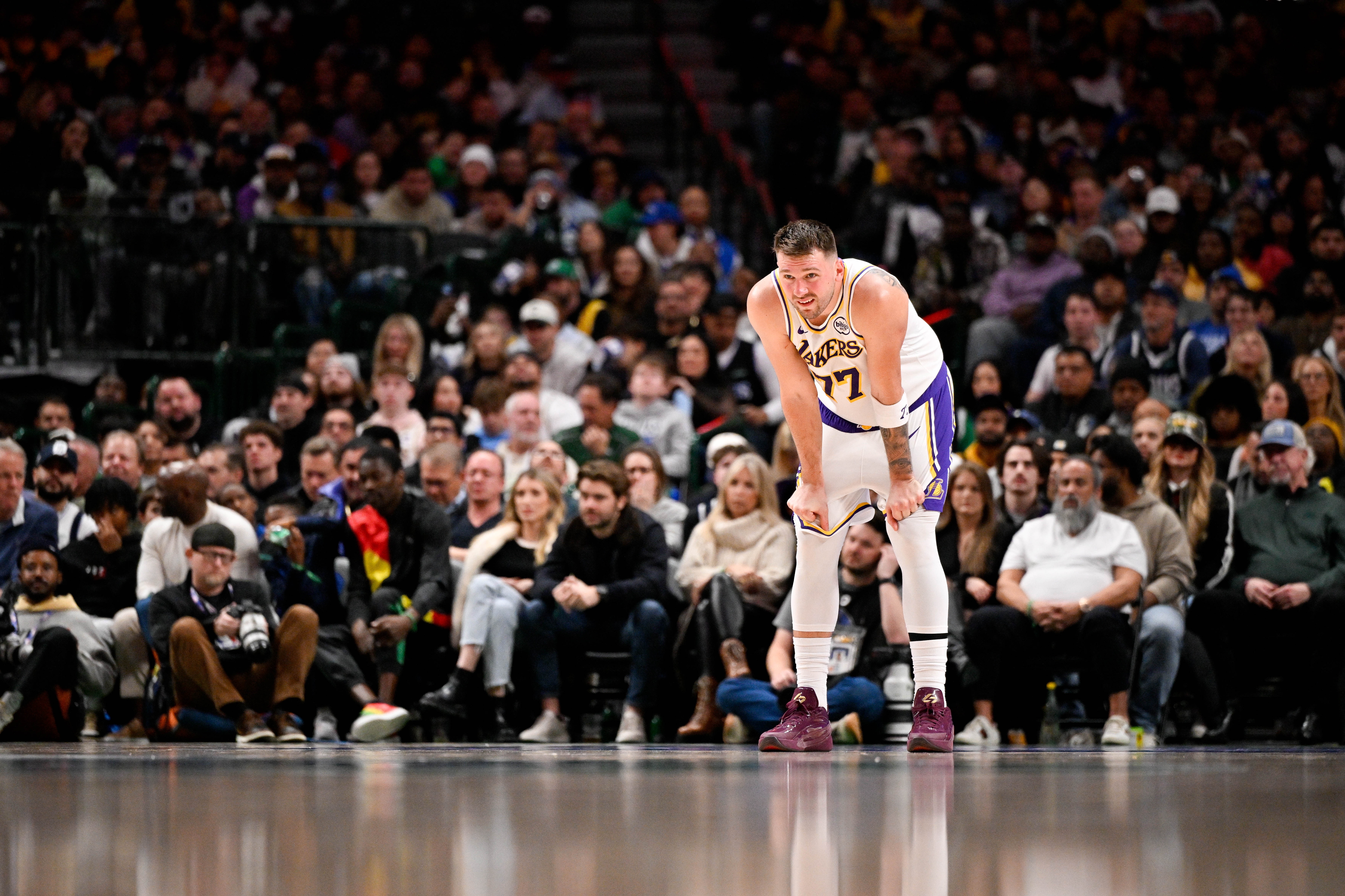 体育赛事-东契奇46分11助!名记:过去快一年了 想想这笔交易还是太离谱